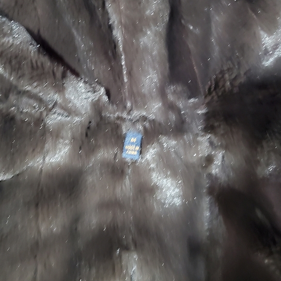 IMAN Reversible Fur Coat - Picture 11 of 13